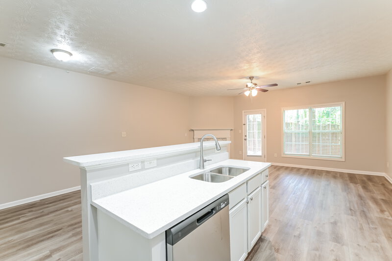 1,775/Mo, 770 Brookside Parc Ln Avondale Estates, GA 30002 Kitchen View 2