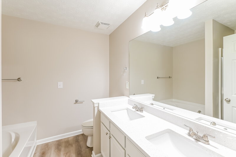1,775/Mo, 770 Brookside Parc Ln Avondale Estates, GA 30002 Bathroom View