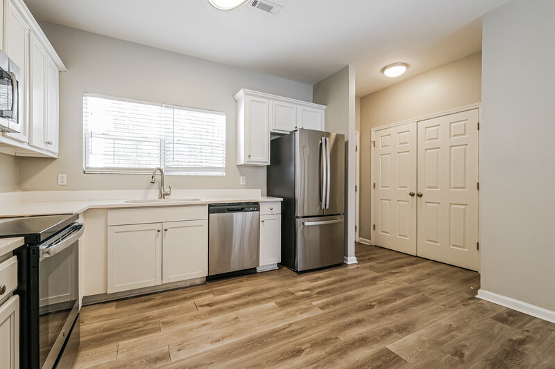 1,860/Mo, 5480 Sierra Trl College Park, GA 30349 Kitchen View