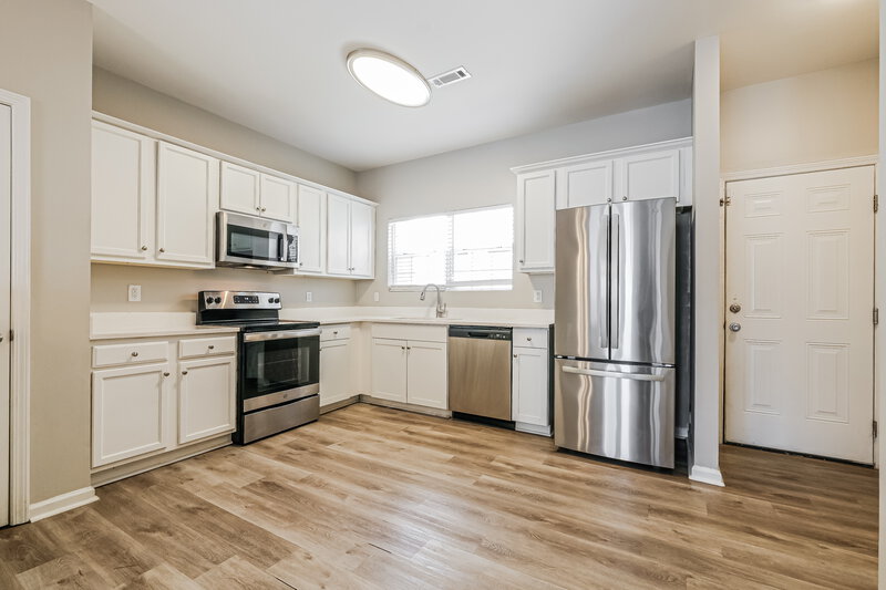 1,860/Mo, 5480 Sierra Trl College Park, GA 30349 Kitchen View 2