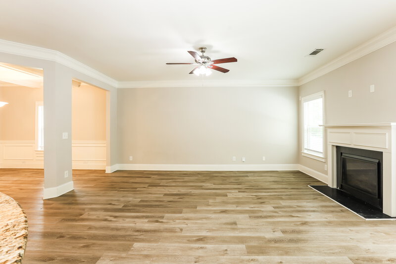 2,790/Mo, 402 Silver Oak Dr Dallas, GA 30132 Living Room View 2