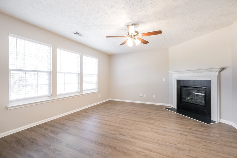 1,950/Mo, 1374 Ivey Pointe Dr Lawrenceville, GA 30045 Living Room View