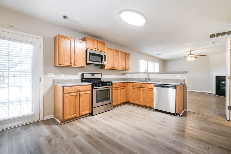 1,950/Mo, 1374 Ivey Pointe Dr Lawrenceville, GA 30045 Kitchen View