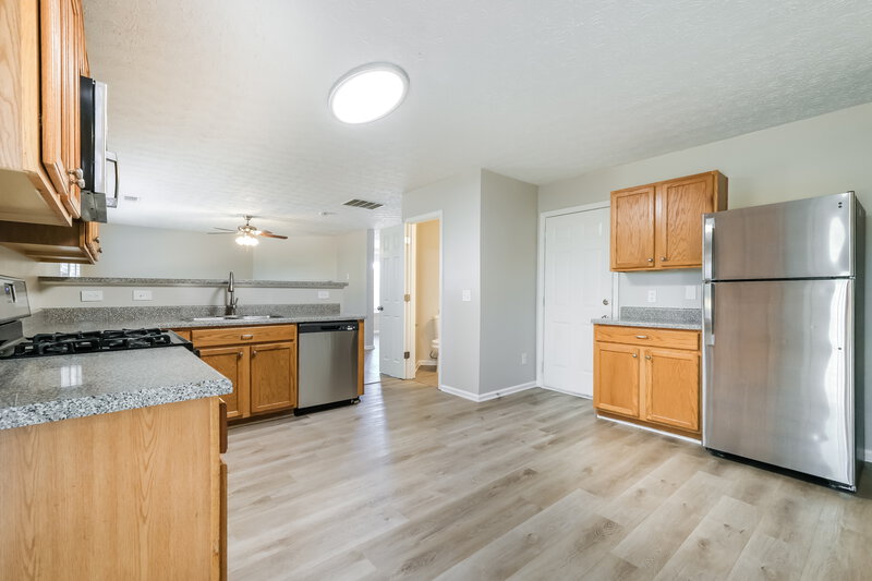 1,950/Mo, 1374 Ivey Pointe Dr Lawrenceville, GA 30045 Kitchen View 2