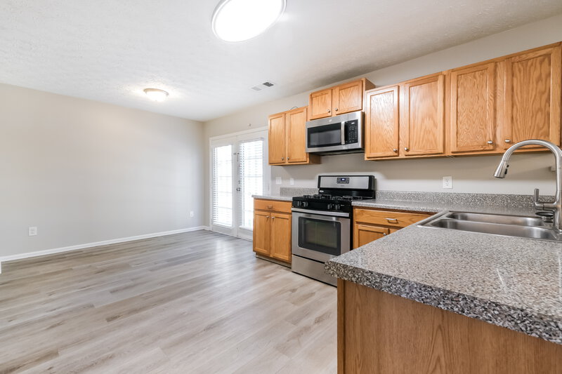 1,950/Mo, 1374 Ivey Pointe Dr Lawrenceville, GA 30045 Kitchen View 3