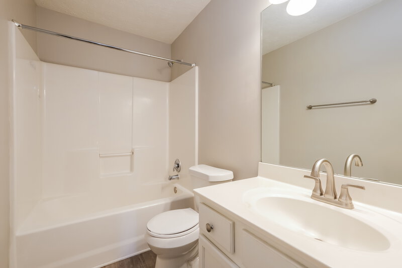 1,950/Mo, 1374 Ivey Pointe Dr Lawrenceville, GA 30045 Bathroom View