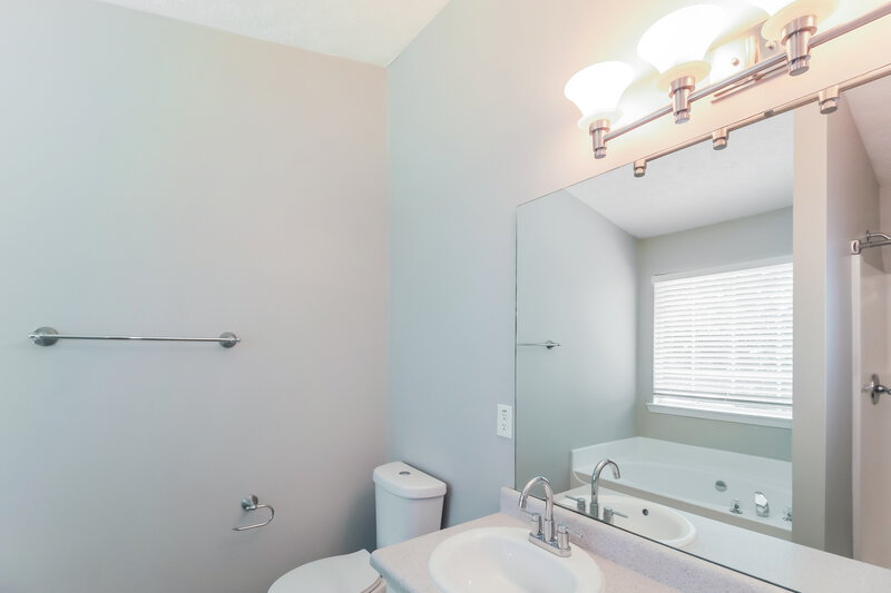 1,705/Mo, 505 Brewer Dr Locust Grove, GA 30248 Main Bathroom View