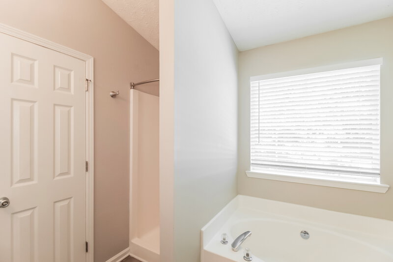 1,705/Mo, 505 Brewer Dr Locust Grove, GA 30248 Main Bathroom View 2