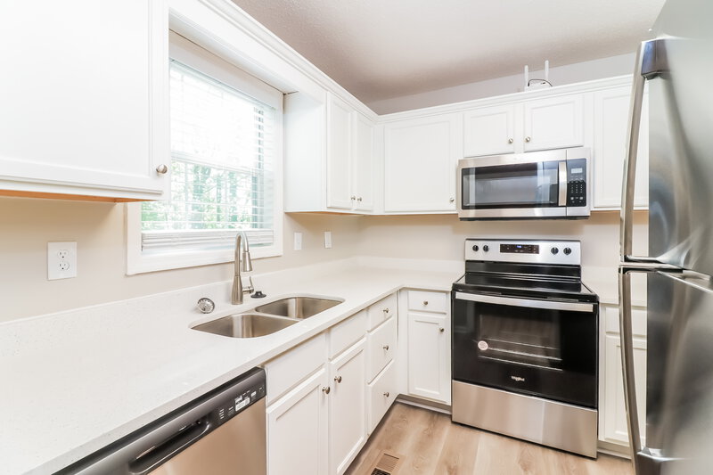 2,550/Mo, 15 Pine Oak Cir Temple, GA 30179 Kitchen View