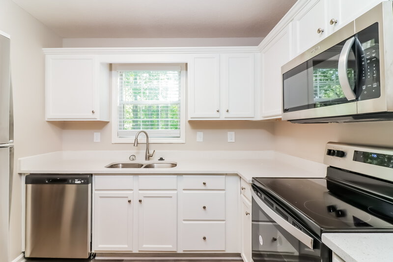 2,550/Mo, 15 Pine Oak Cir Temple, GA 30179 Kitchen View 2