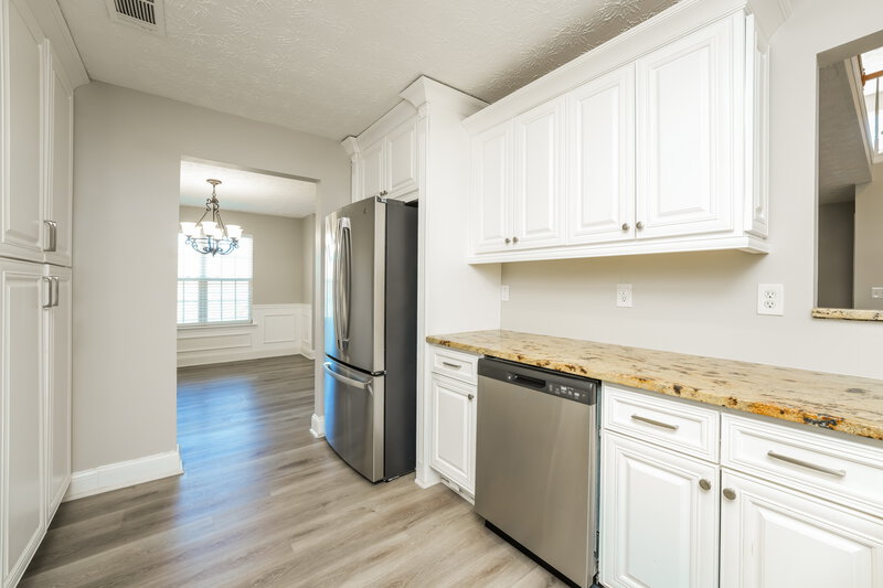 2,225/Mo, 633 Saddle Ridge Dr Bethlehem, GA 30620 Kitchen View 2