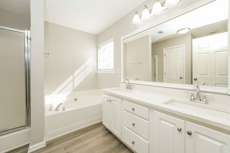 2,225/Mo, 633 Saddle Ridge Dr Bethlehem, GA 30620 Main Bathroom View