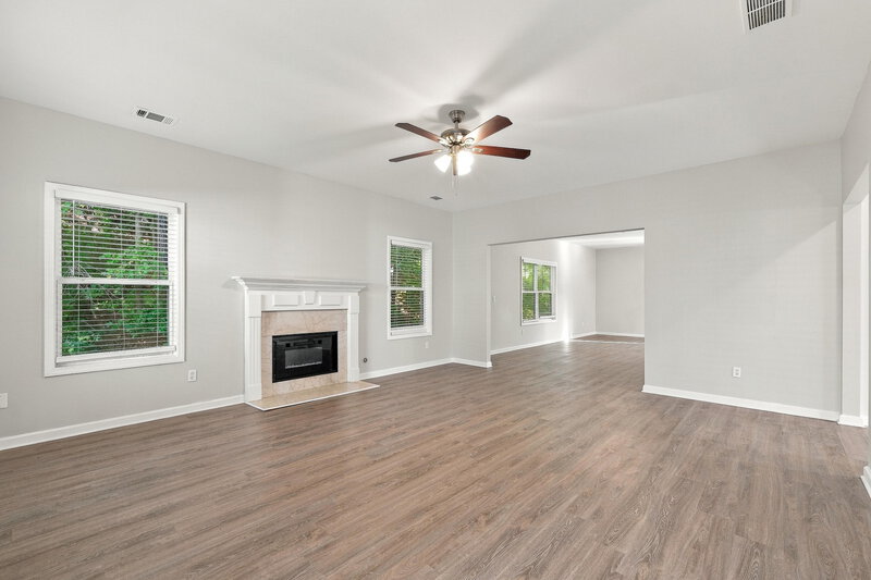 2,610/Mo, 121 Holbrook Dr Dallas, GA 30132 Living Room View 2