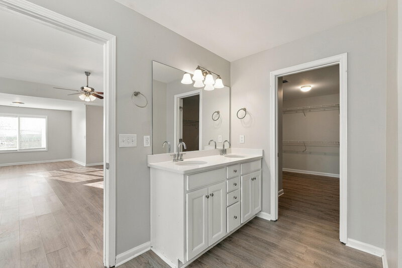 2,610/Mo, 121 Holbrook Dr Dallas, GA 30132 Primary Bathroom View