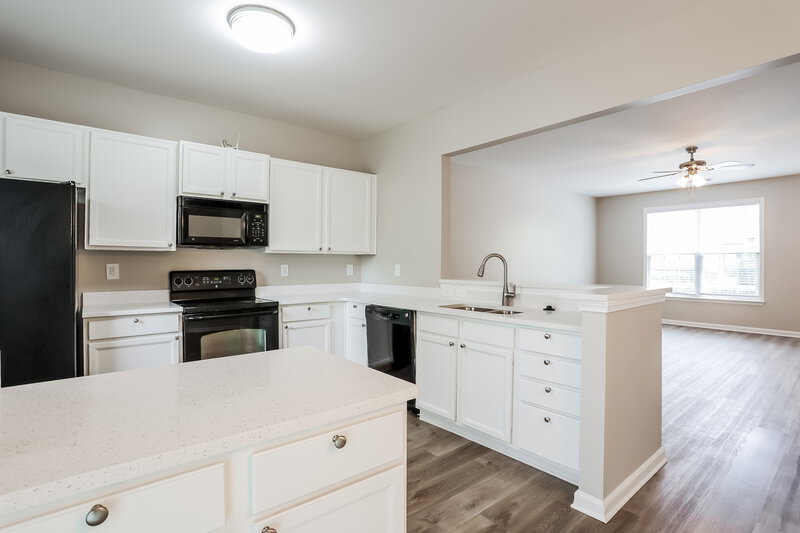 1,790/Mo, 2830 Deerwood Ln SW Atlanta, GA 30331 Kitchen View