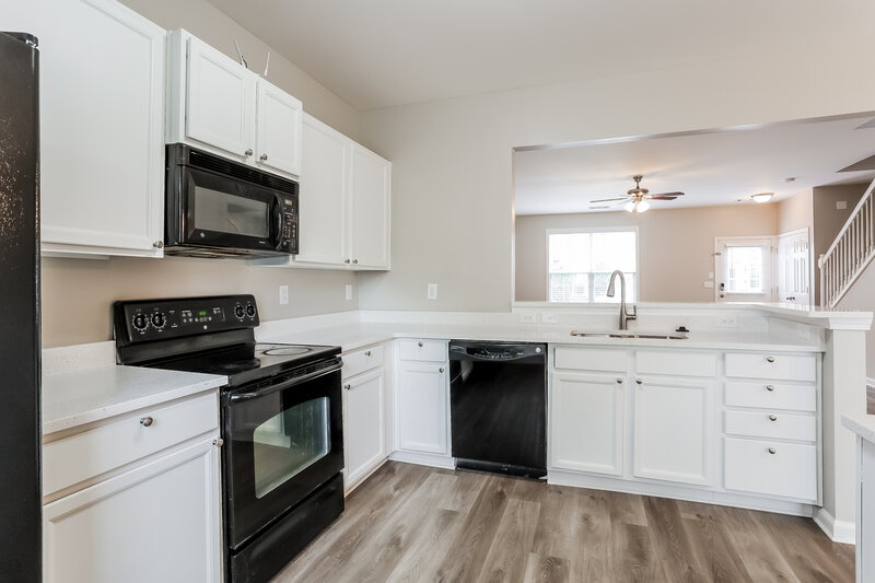 1,790/Mo, 2830 Deerwood Ln SW Atlanta, GA 30331 Kitchen View 2