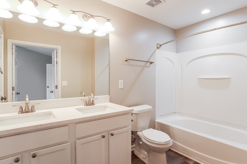 1,790/Mo, 2830 Deerwood Ln SW Atlanta, GA 30331 Main Bathroom View