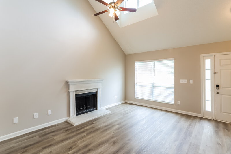 2,660/Mo, 4509 Ravenwood Pl Union City, GA 30291 Living Room View 2