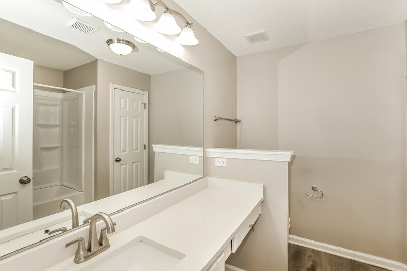 1,970/Mo, 4509 Ravenwood Pl Union City, GA 30291 Main Bathroom View