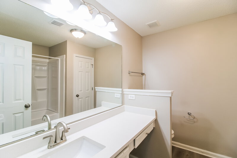 1,870/Mo, 4509 Ravenwood Pl Union City, GA 30291 Main Bathroom View