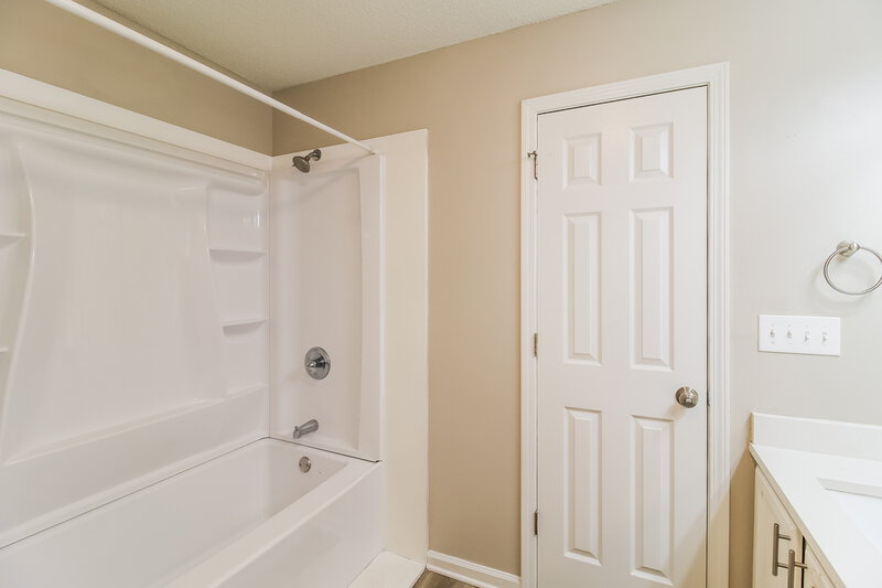 1,870/Mo, 4509 Ravenwood Pl Union City, GA 30291 Bathroom View