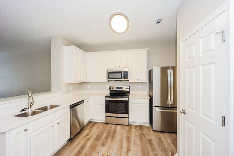 1,870/Mo, 4115 Stone Trace Dr East Point, GA 30344 Kitchen View 2