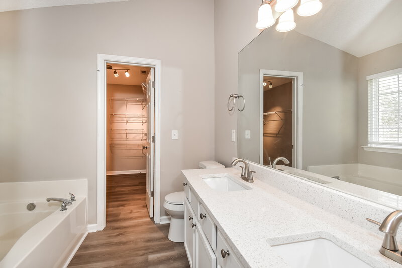 2,160/Mo, 3033 Sable Run Rd Atlanta, GA 30349 Main Bathroom View