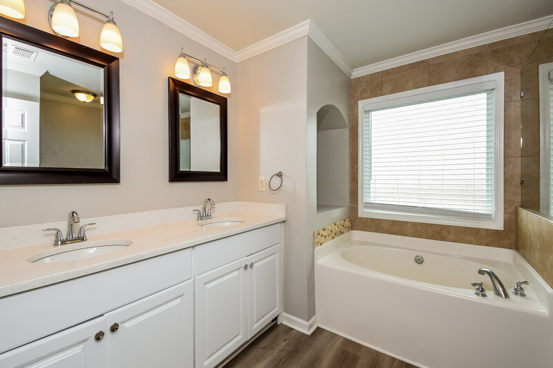 2,230/Mo, 6176 Mulberry Park Dr Braselton, GA 30517 Main Bathroom View