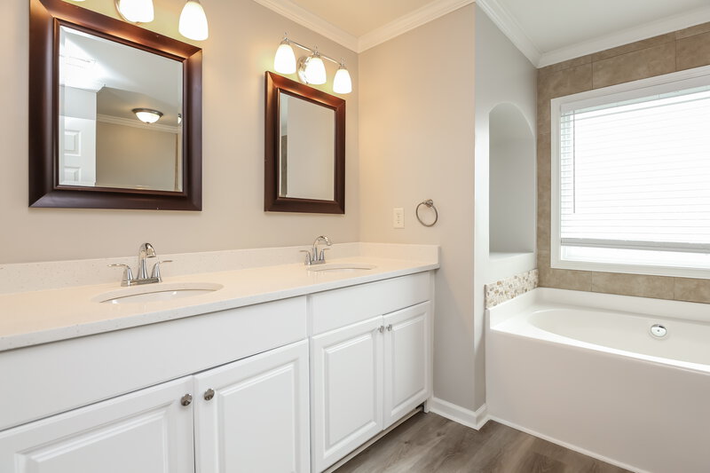2,875/Mo, 6176 Mulberry Park Dr Braselton, GA 30517 Main Bathroom View