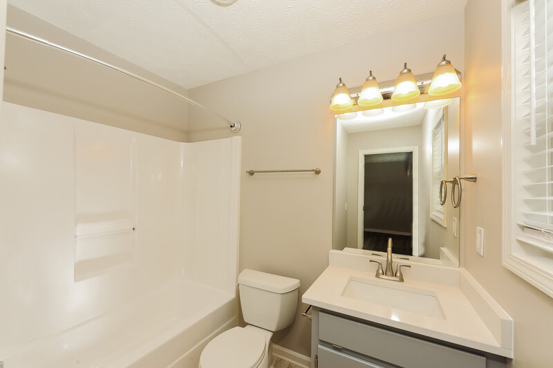 1,775/Mo, 812 Overlook Trl Canton, GA 30115 Main Bathroom View