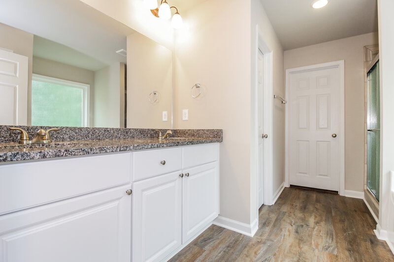 2,505/Mo, 121 Danville Trl Dallas, GA 30132 Main Bathroom View
