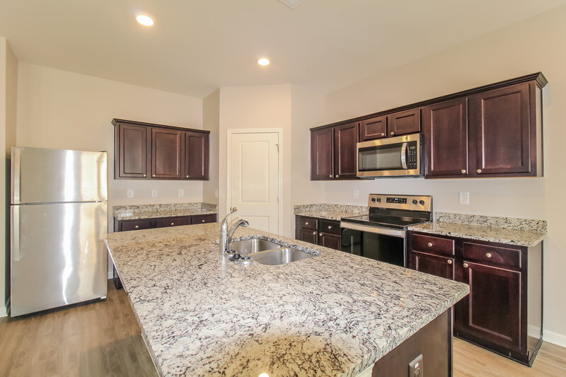 2,400/Mo, 275 Sinclair Way Monroe, GA 30655 Kitchen View 2