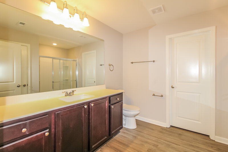 2,400/Mo, 275 Sinclair Way Monroe, GA 30655 Main Bathroom View