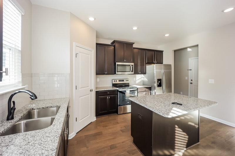 2,415/Mo, 6639 Sky Leaf Ln Fairburn, GA 30213 Kitchen View 2