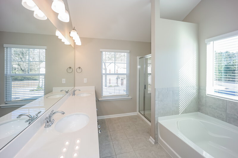 2,415/Mo, 6639 Sky Leaf Ln Fairburn, GA 30213 Main Bathroom View