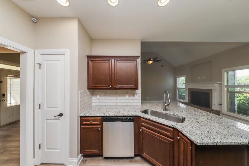 1,975/Mo, 480 Saddle Chase Dr Bremen, GA 30110 Kitchen View 2