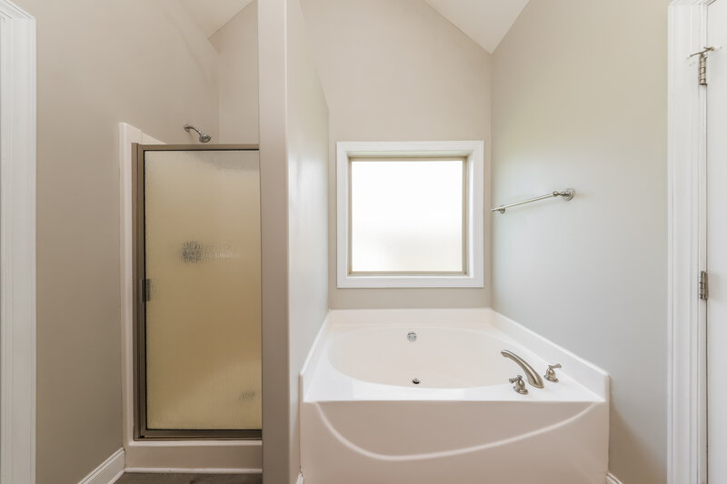 1,975/Mo, 480 Saddle Chase Dr Bremen, GA 30110 Main Bathroom View 2