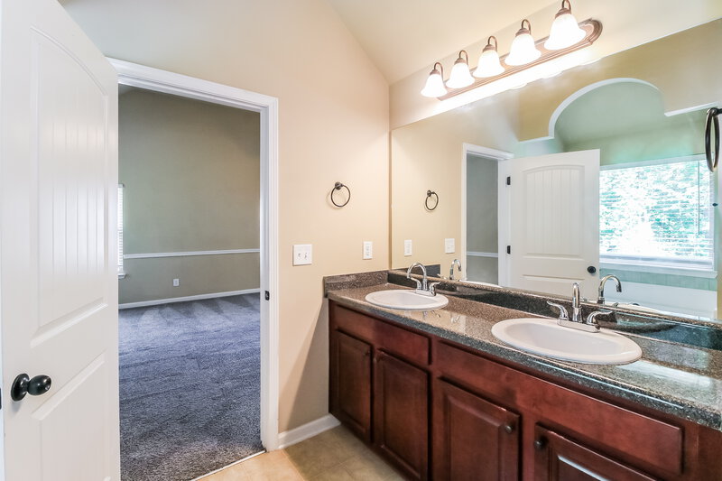 2,875/Mo, 9105 Overlook Dr Jonesboro, GA 30238 Main Bathroom View