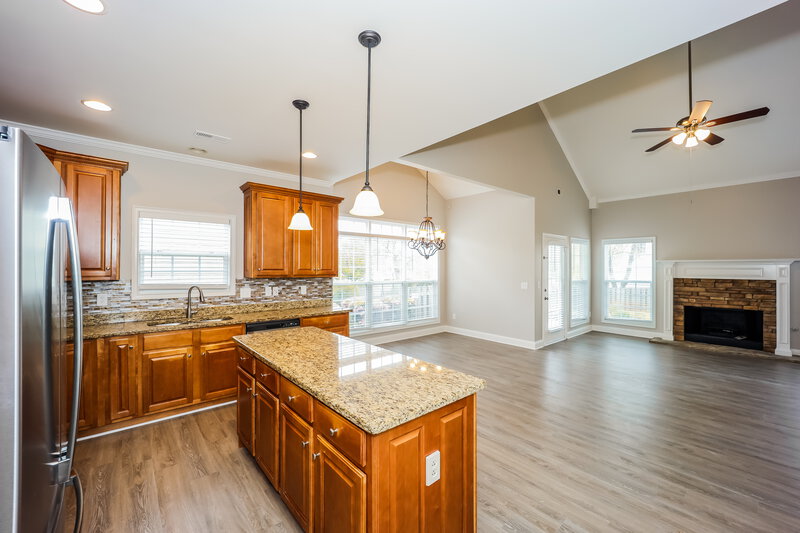2,470/Mo, 126 The Boulevard Newnan, GA 30263 Kitchen View