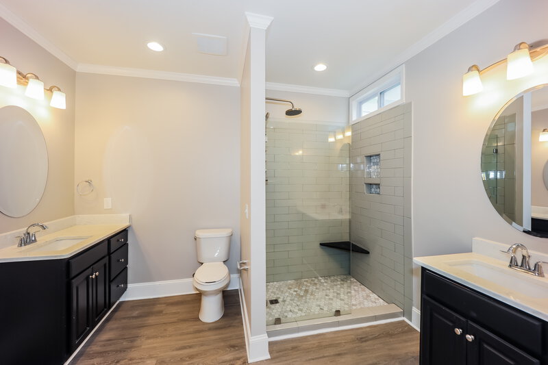 2,470/Mo, 126 The Boulevard Newnan, GA 30263 Main Bathroom View