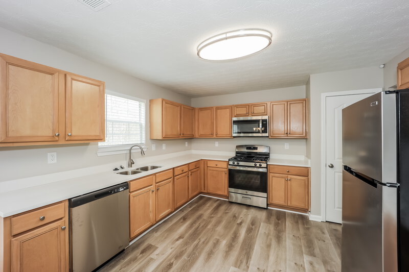 2,235/Mo, 50 Saint Charles Pl Sharpsburg, GA 30277 Kitchen View 2