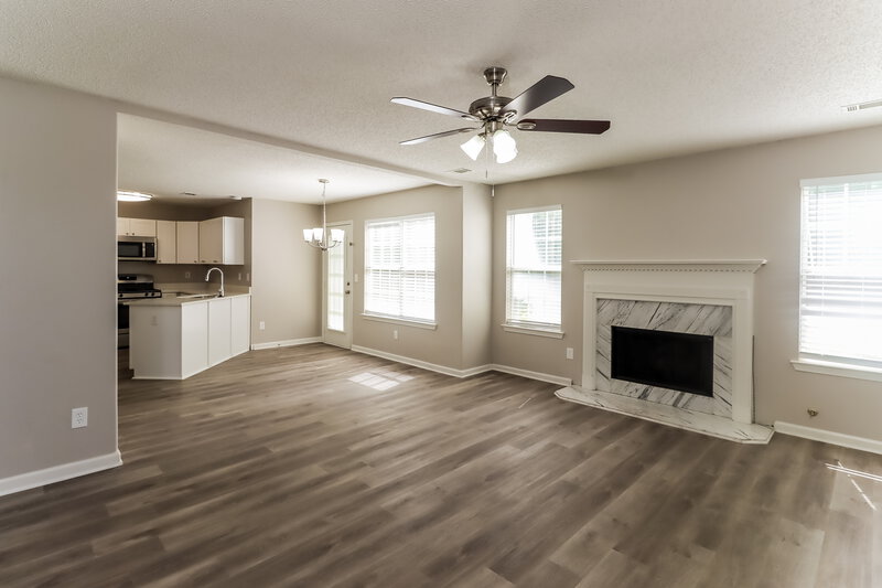 1,960/Mo, 170 Glenwood Ct Hampton, GA 30228 Living Room View