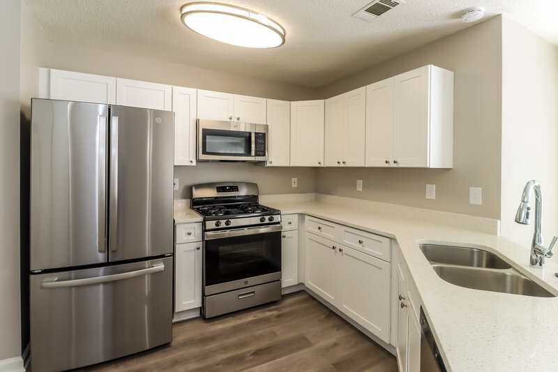 1,960/Mo, 170 Glenwood Ct Hampton, GA 30228 Kitchen View