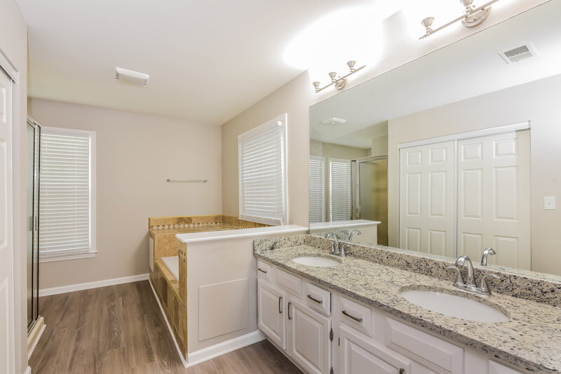 2,475/Mo, 505 Mountain Oaks Pkwy Stone Mountain, GA 30087 Main Bathroom View