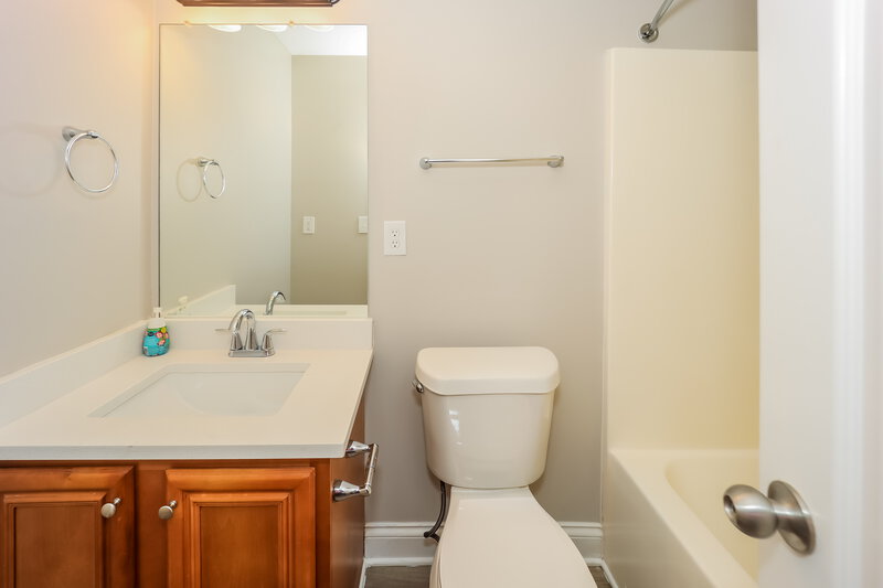 2,500/Mo, 30 Camden Way Newnan, GA 30265 Bathroom View 2