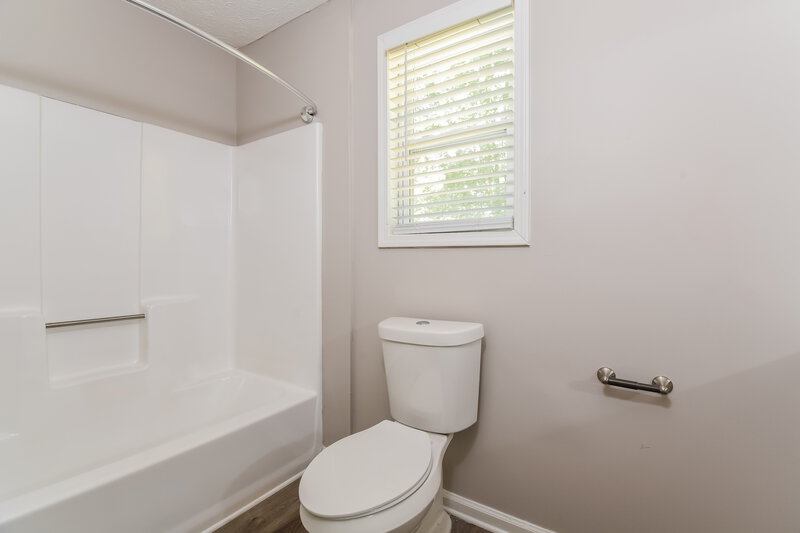 2,225/Mo, 5135 Willow Tarn Acworth, GA 30102 Main Bathroom View