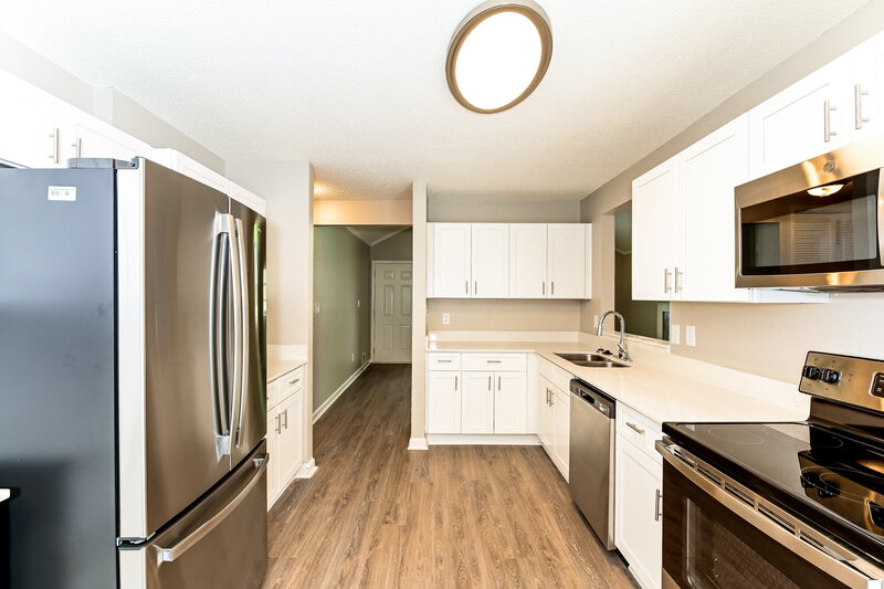 1,870/Mo, 430 Rosehill Dr McDonough, GA 30253 Kitchen View 2