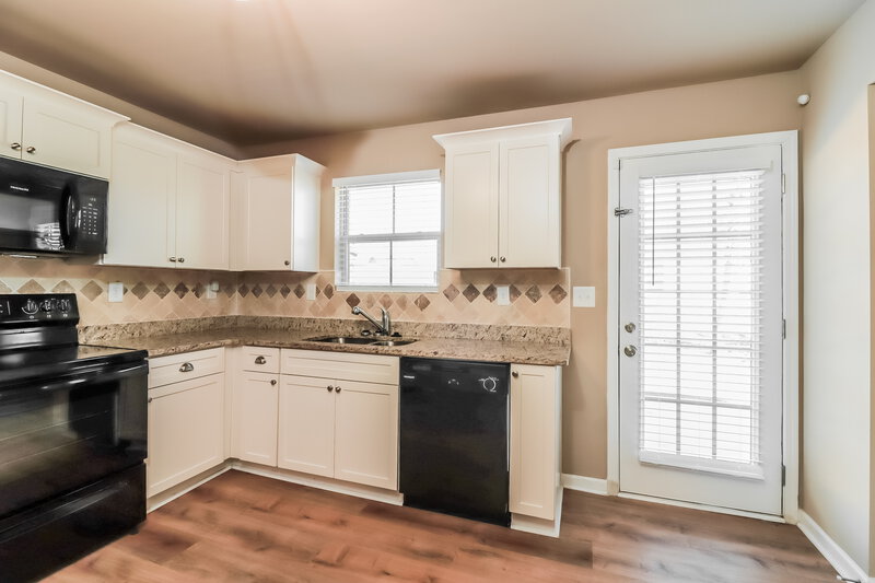 2,170/Mo, 115 Quarry Cir Griffin, GA 30224 Kitchen View