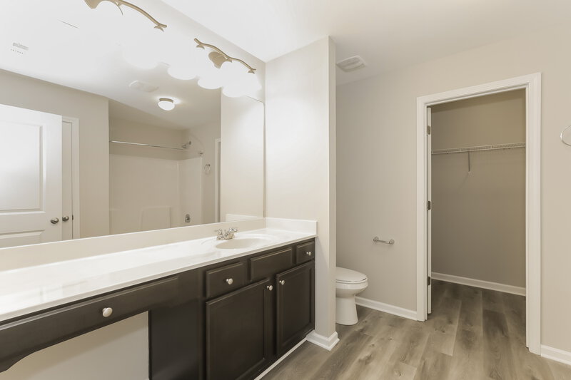 2,055/Mo, 708 Nonsuch Ct Winder, GA 30680 Main Bathroom View