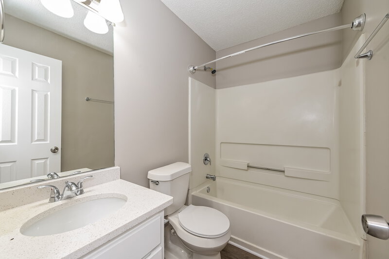 1,735/Mo, 6725 Biscayne Blvd Rex, GA 30273 Main Bathroom View